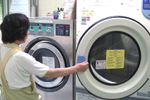 「介護離職ゼロ」のために。老人ホームでの洗濯